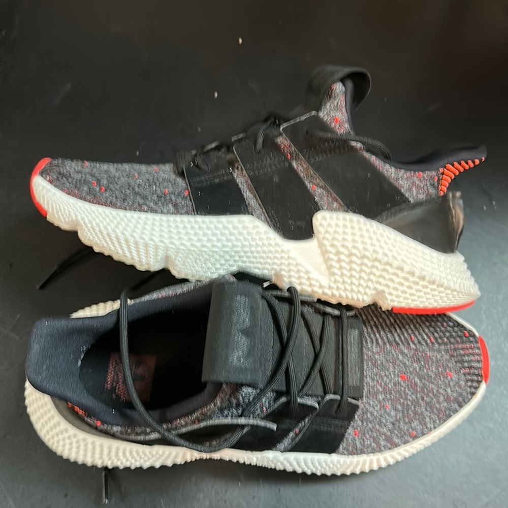 adidas Prophere men’s sneaker
Core Black Solar Red